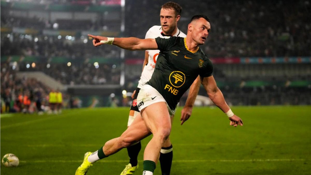 Jesse Kriel scores the third try for South Africa