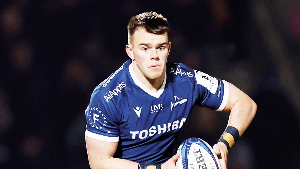 Joe Carpenter in action for Sale Sharks