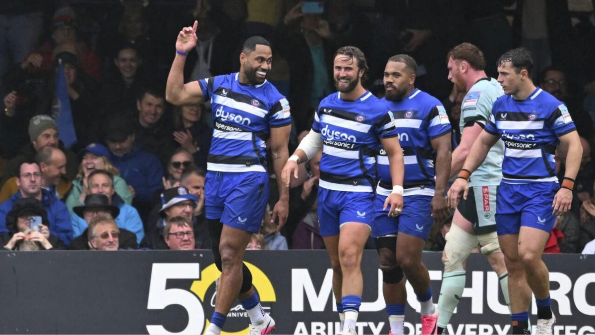 Joe Cokanasiga celebrates scoring for Bath