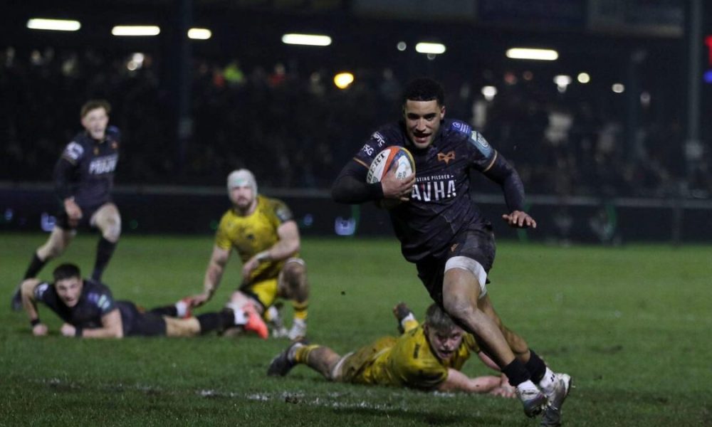 Keelan Giles scoring at the death for Ospreys against Dragons last weekend