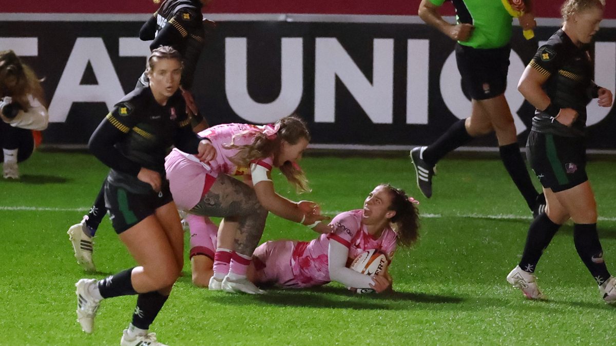 Lauren Torley scores for Harlequins