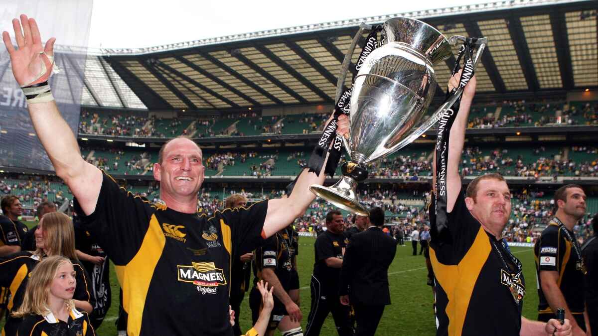 Lawrence Dallaglio with the Premiership trophy in 2008.