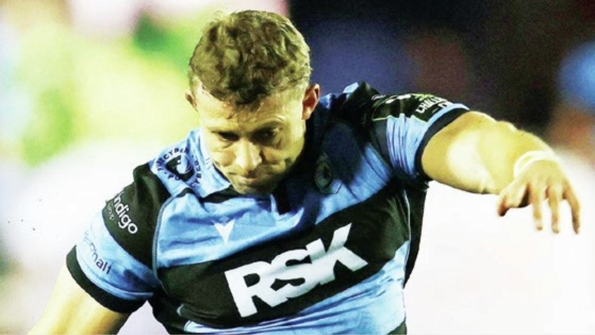 Leigh Halfpenny playing for Cardiff last night