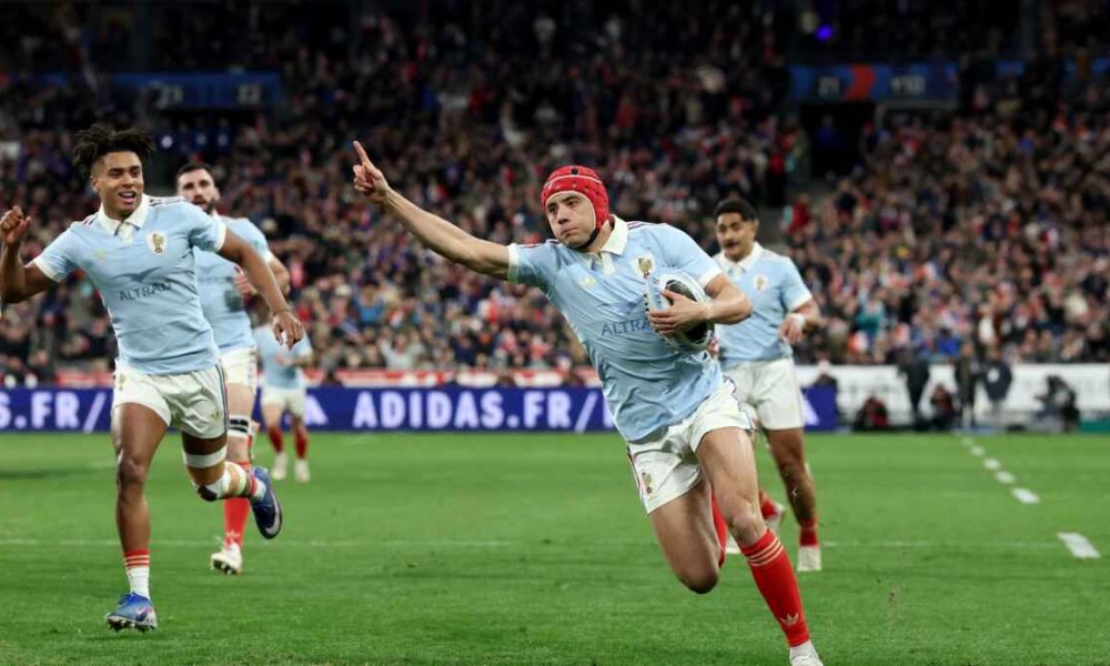 France’s Louis Bielle-Biarrey goes over for his first try against England