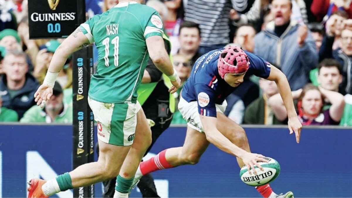Louis Bielle-Biarrey scores for France
