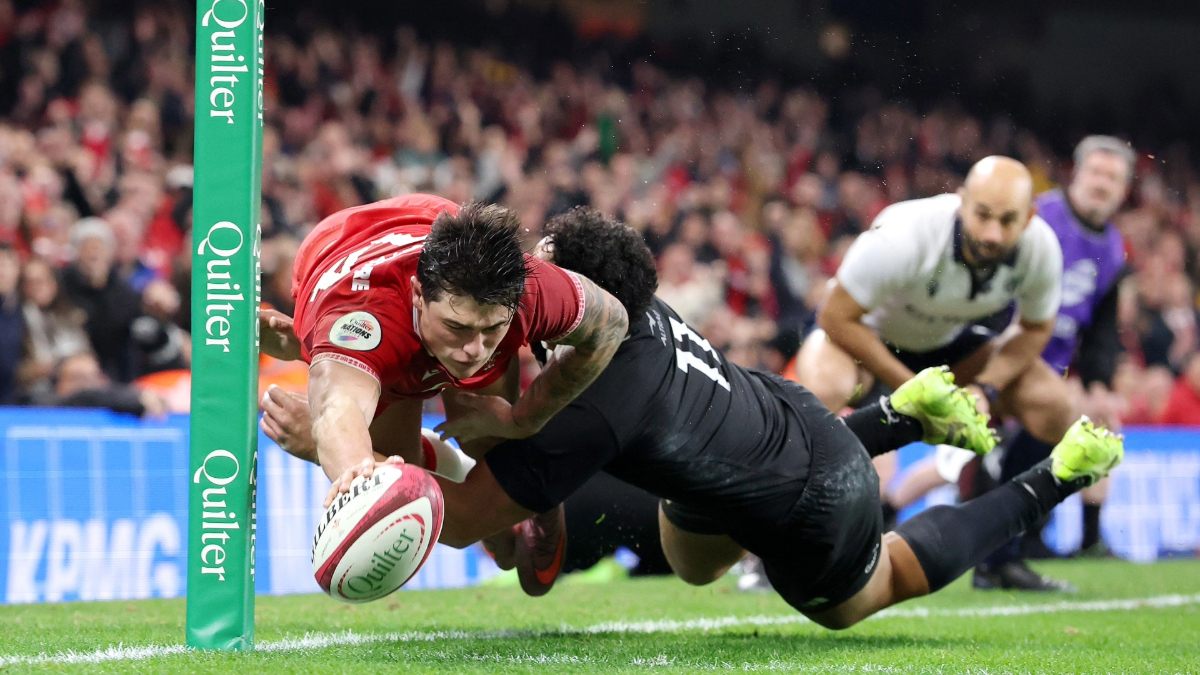 Louis Rees-Zammit goes over for Wales in the corner against the All Blacks