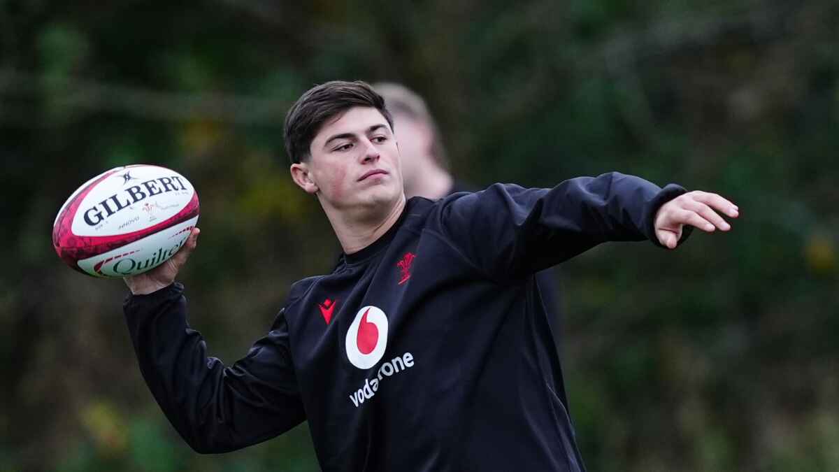 Wales’ Louis Rees-Zammit during a training session