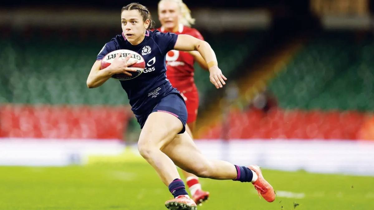 Lucie Scott breaks through to score for Scotland