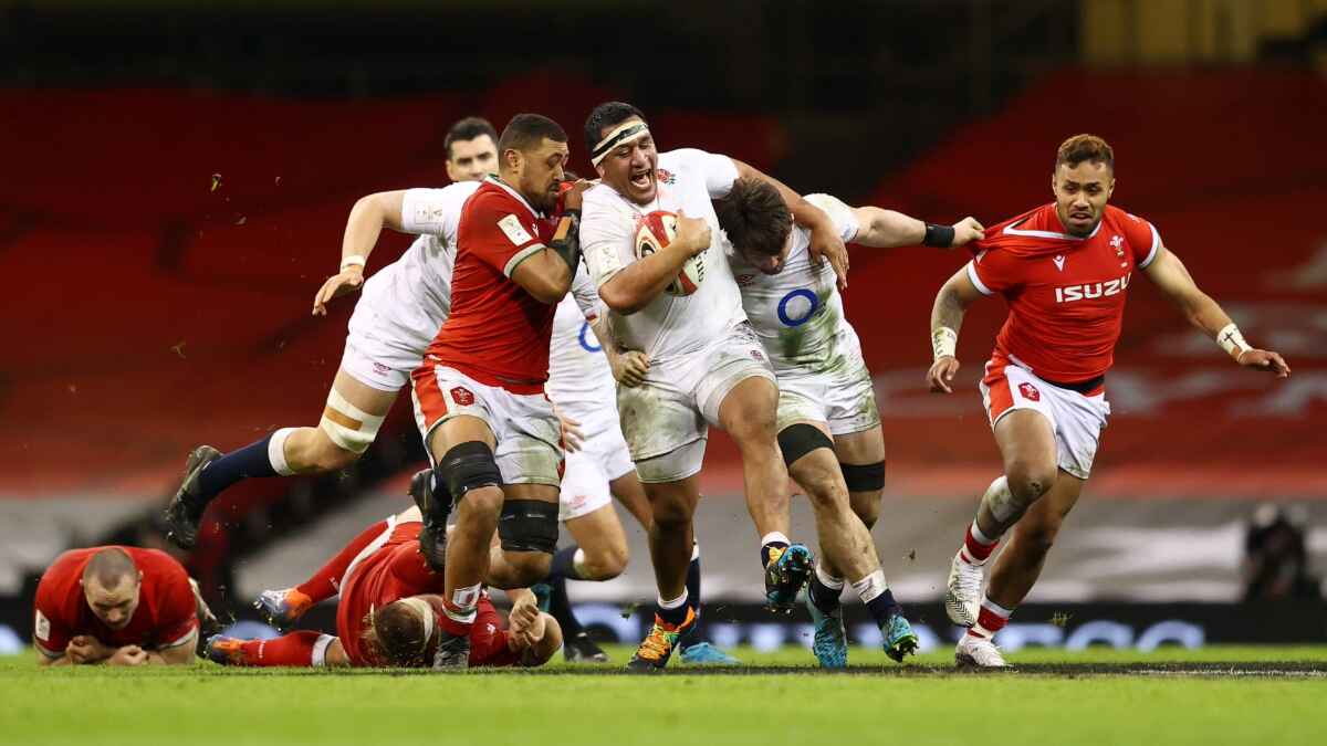 Mako Vunipola playing for England