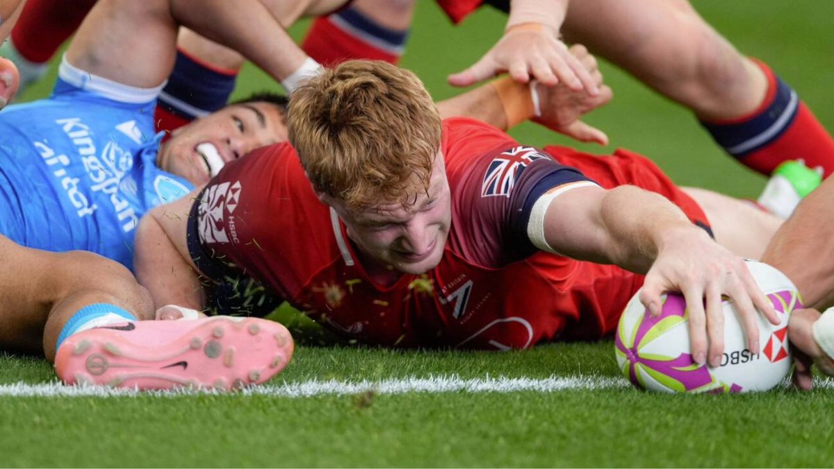 Marcus Kershaw stretches to score for Great Britain.