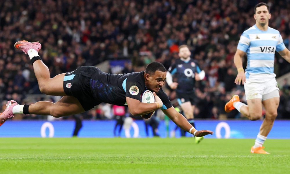 Max Ojomoh pounces to score England’s opener at Twickenham.