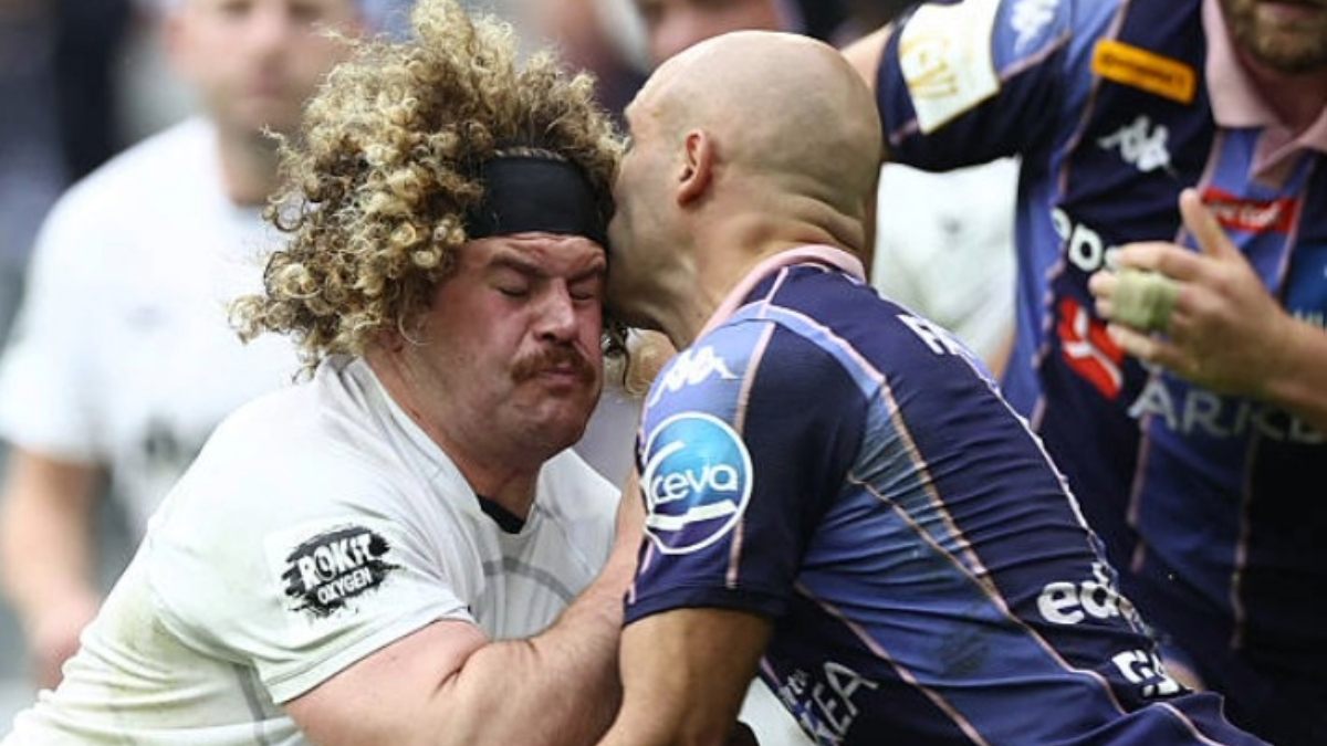 Maxime Lucu tackles Alfie Barbeary