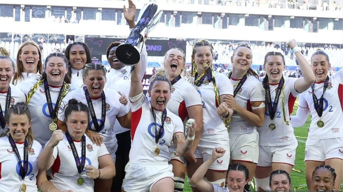 Meg Jones raises the Six Nations trophy