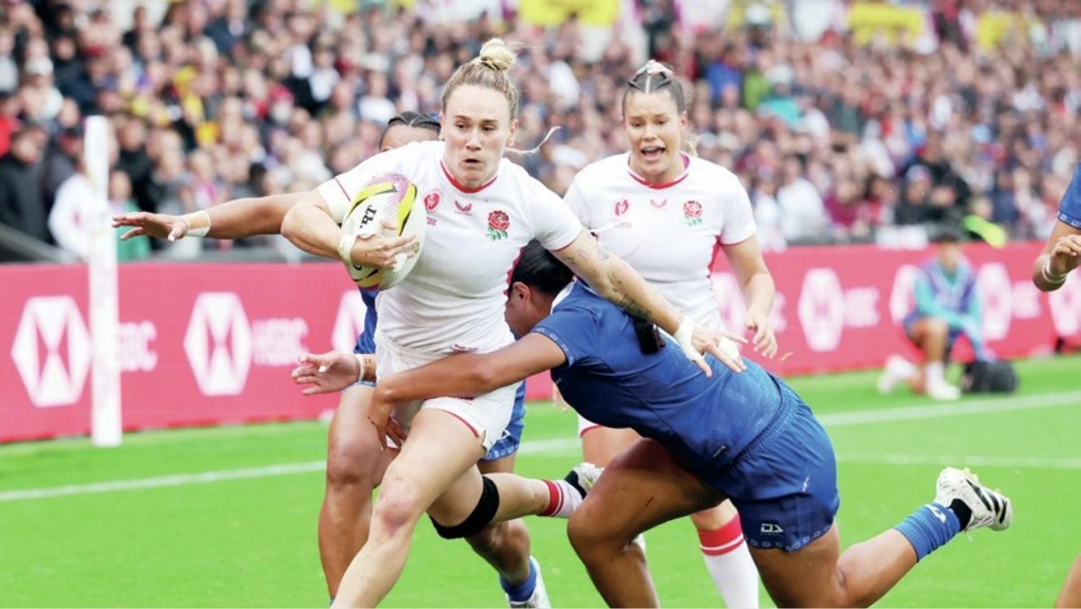 England’s Meg Jones scores against Samoa