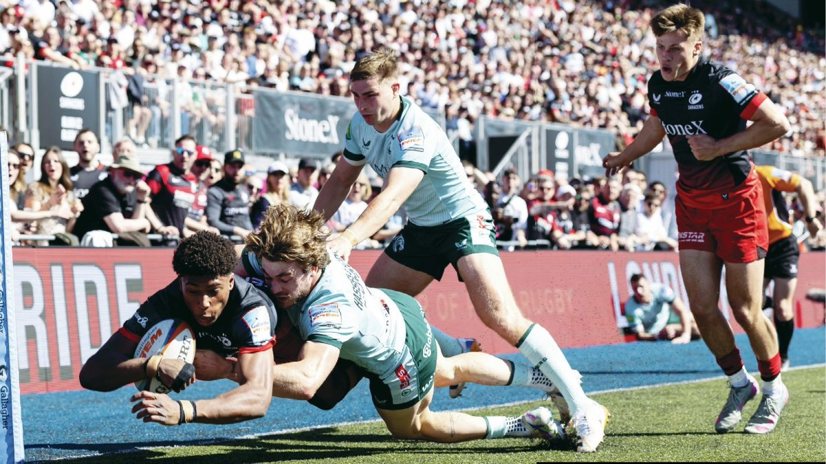 Noah Caluori scoring for Saracens against Leicester Tigers in April
