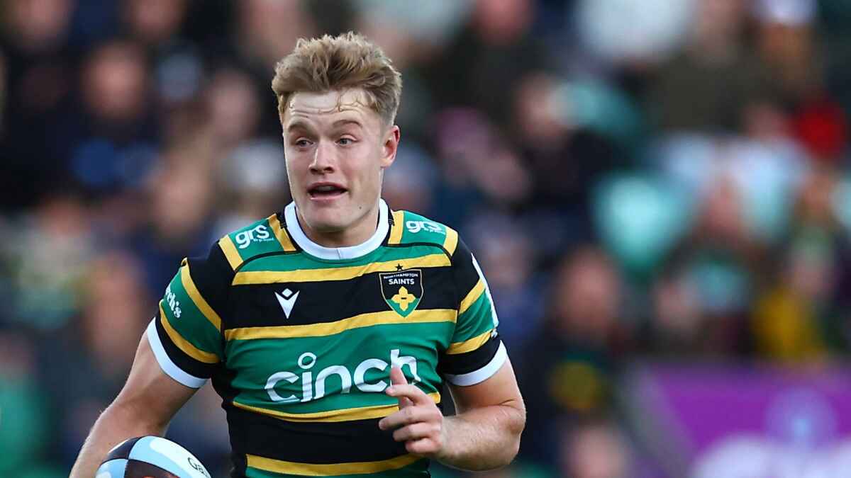 Fin Smith in action for Northampton Saints