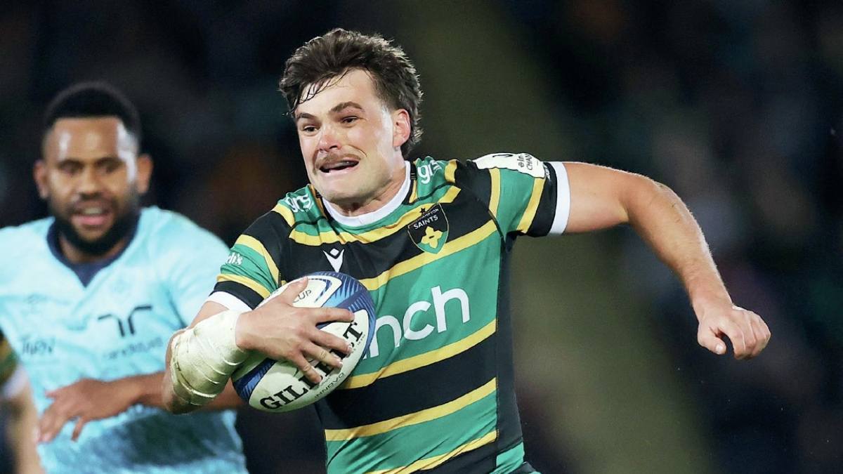 George Furbank breaks through to score the fifth try for Northampton Saints