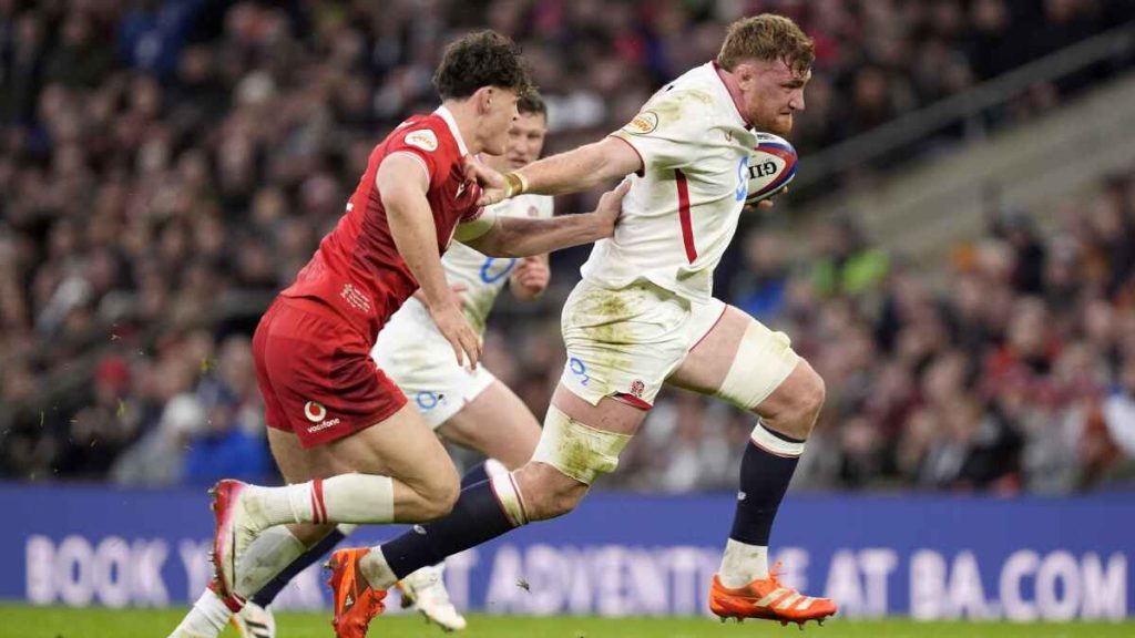 Ollie Chessum will come in at blindside flanker