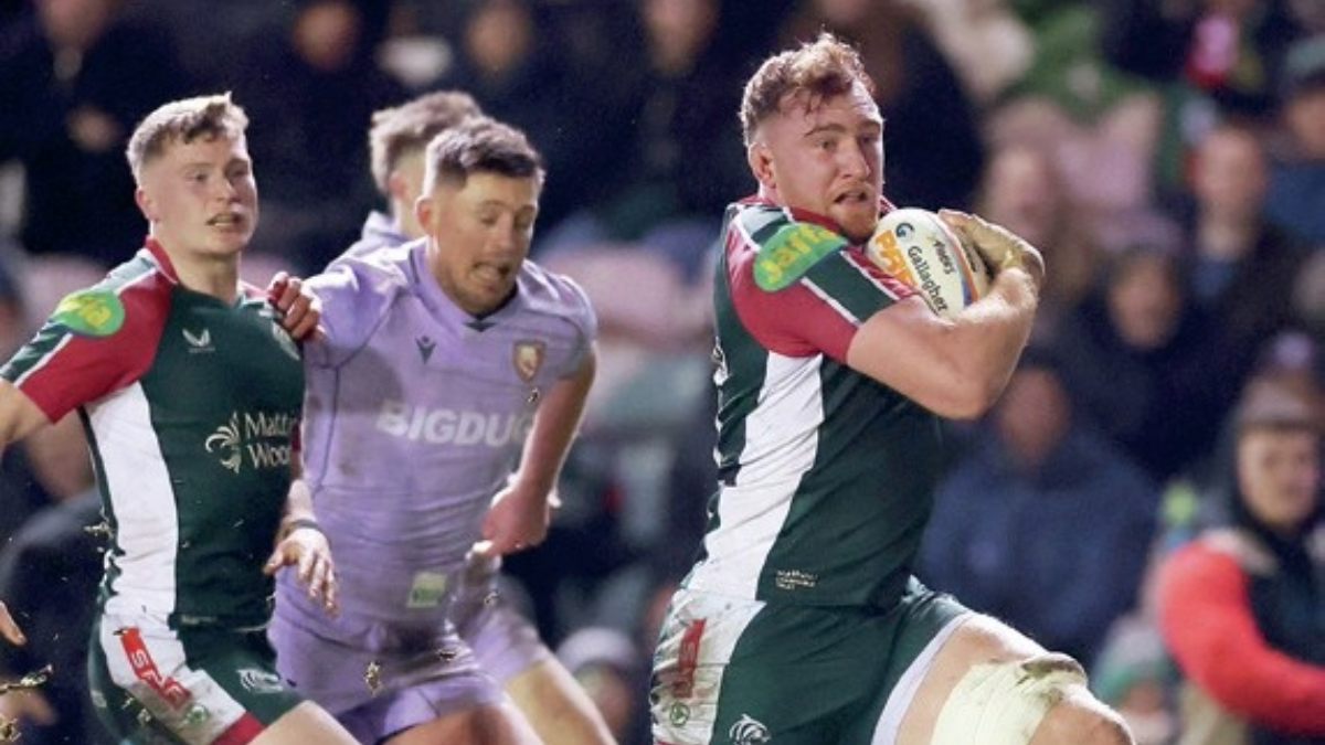Leicester Tigers second row Ollie Chessum charges upfield