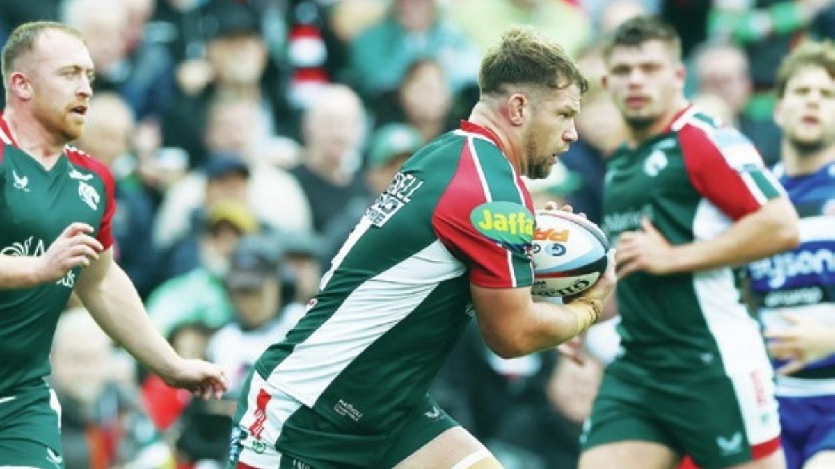 Olly Cracknell on the attack for Leicester Tigers
