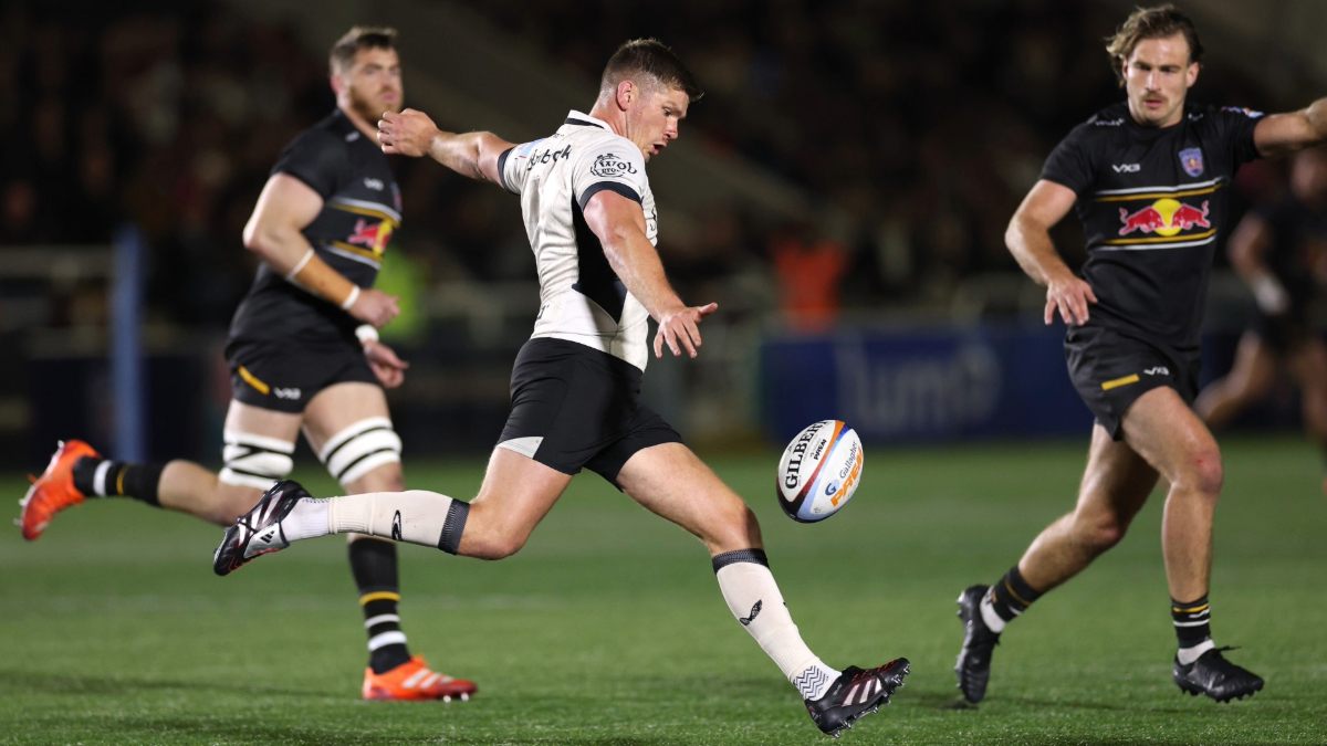 Owen Farrell playing for Saracens