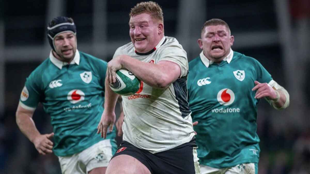 Rhys Carre sprints in to score for Wales