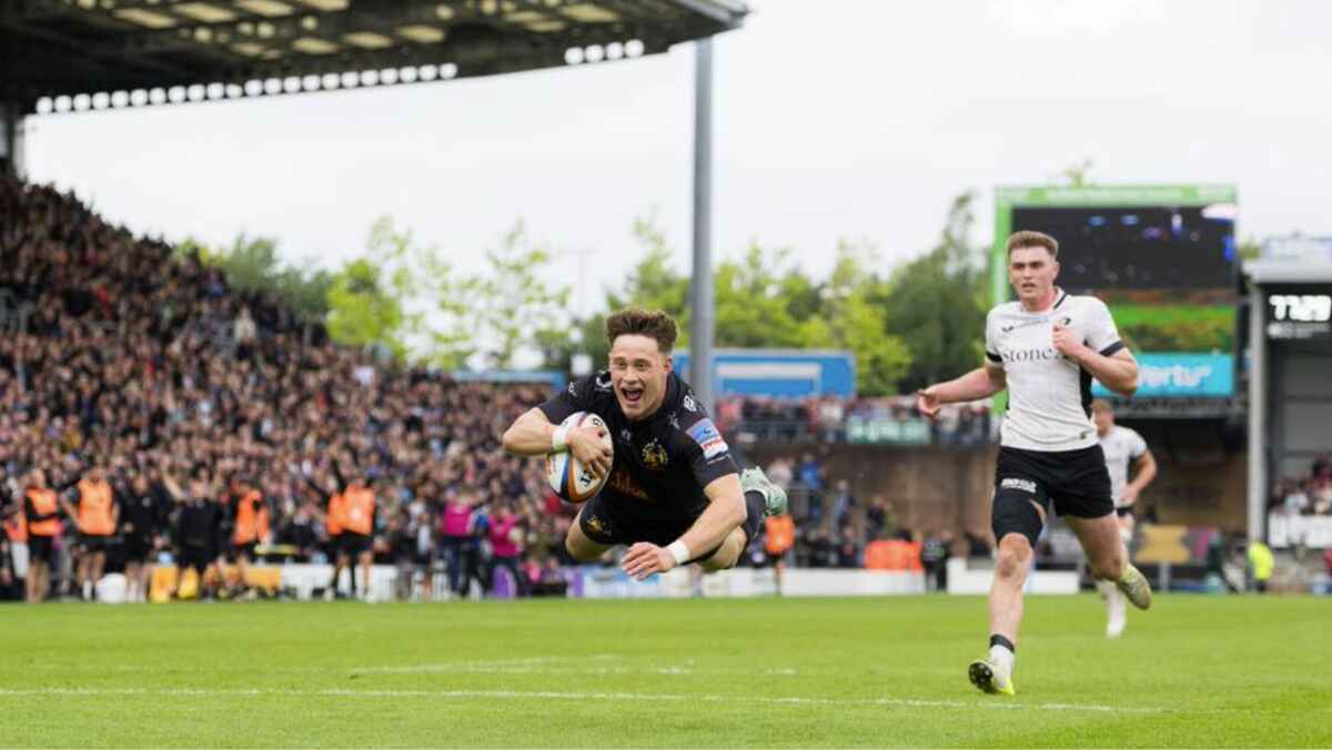 Stephen Varney scores for Exeter Chiefs