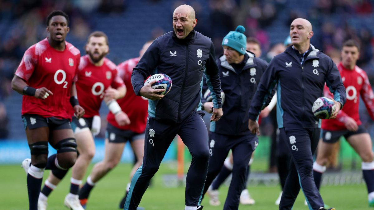 Steve Borthwick leading England in training