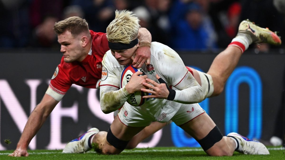 Taine Plumtree concedes a penalty try and earns a yellow card for his high tackle on Henry Pollock during the Six Nations