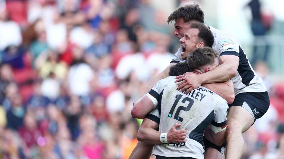 Tobias Elliott celebrates after scoring a late try for Saracens