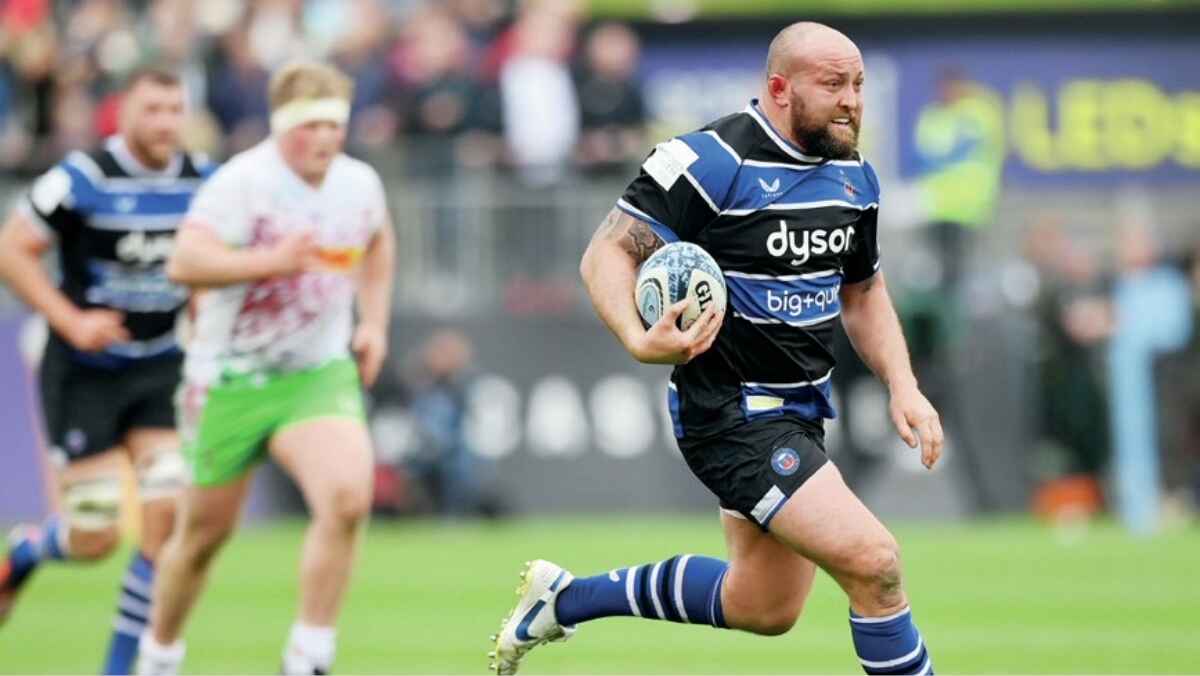 Tom Dunn on the attack for Bath