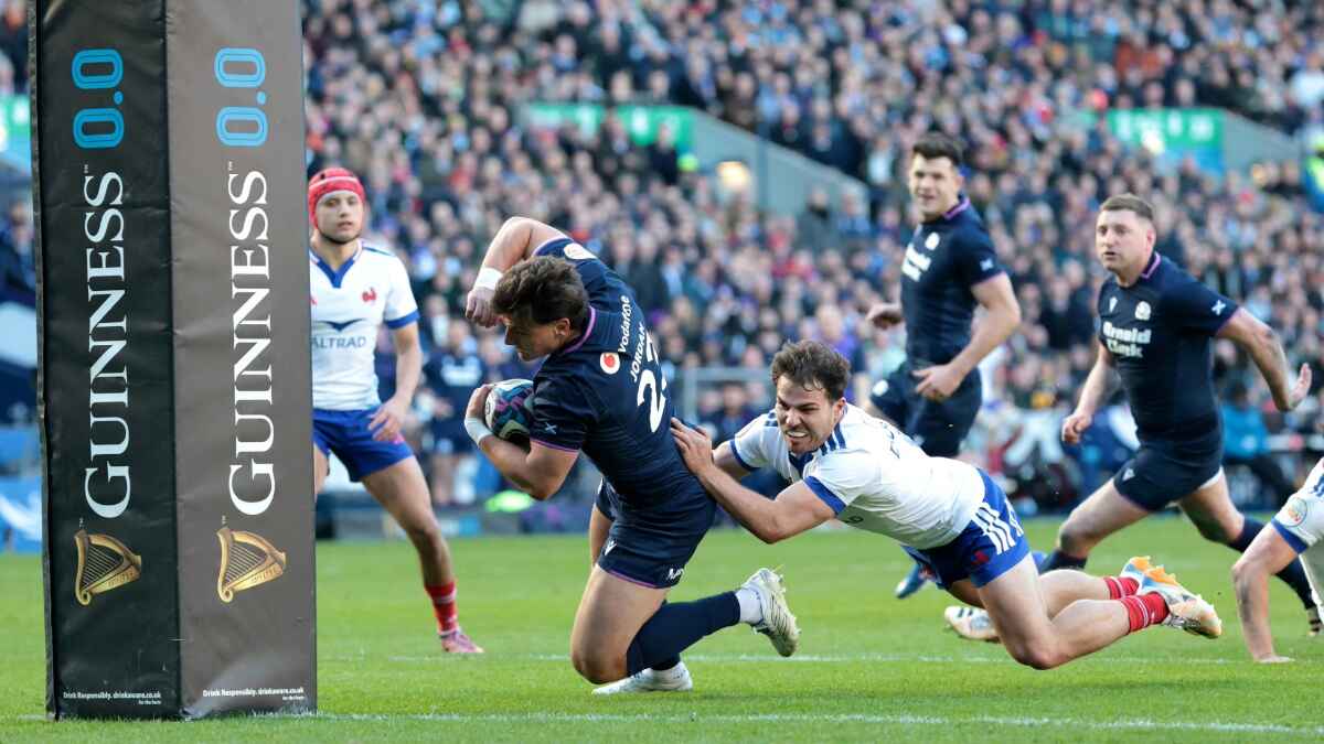 Tom Jordan scores Scotland’s seventh try