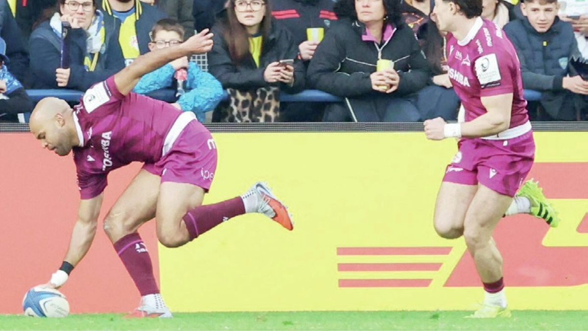 Sale Sharks’ Tom O’Flaherty scores against Clermont