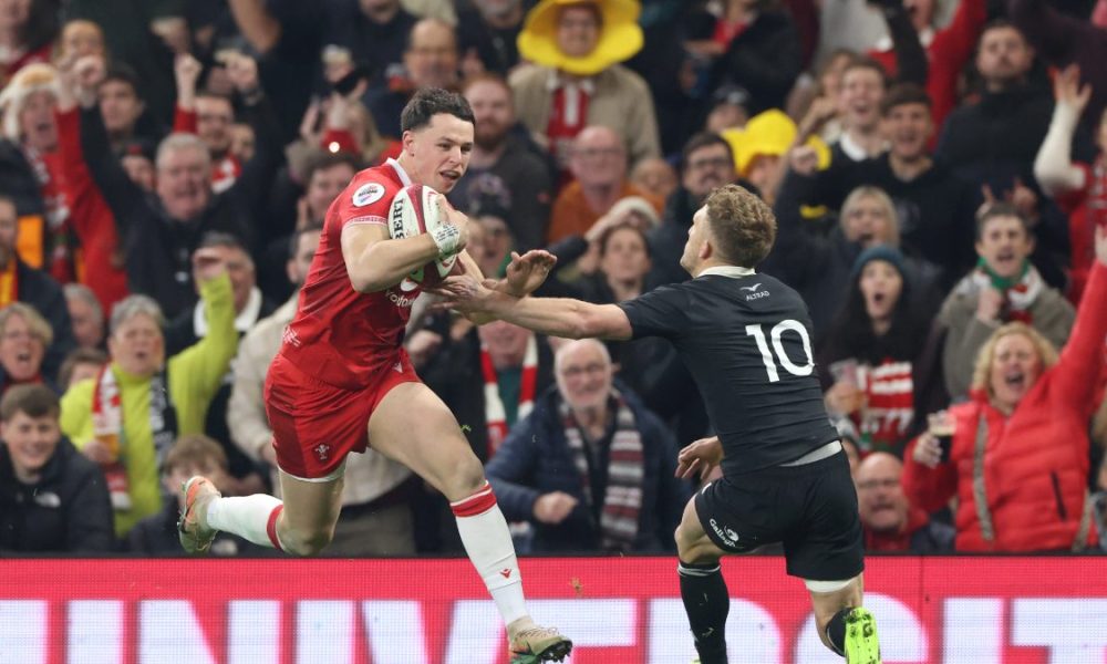 Wales’ Tom Rogers steps inside Damian McKenzie for his hat-trick
