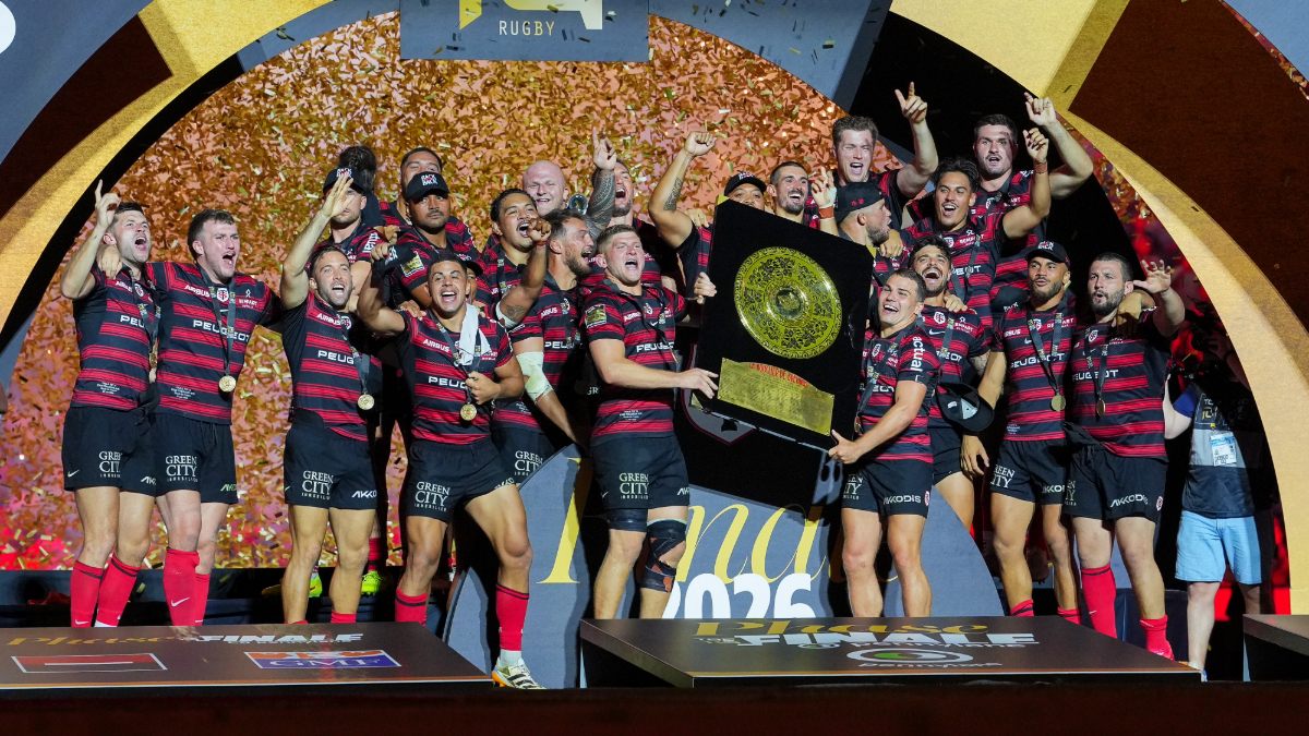 Jack Willis and Antoine Dupont lift the Top 14 trophy