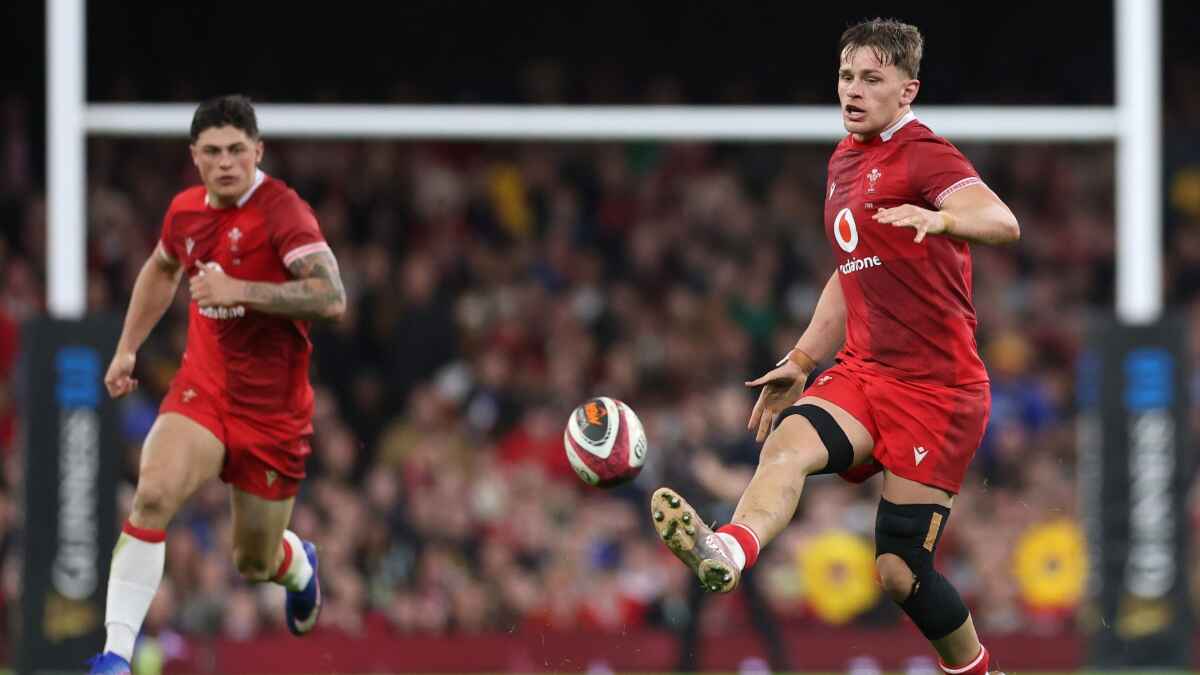 Wales flanker Alex Mann