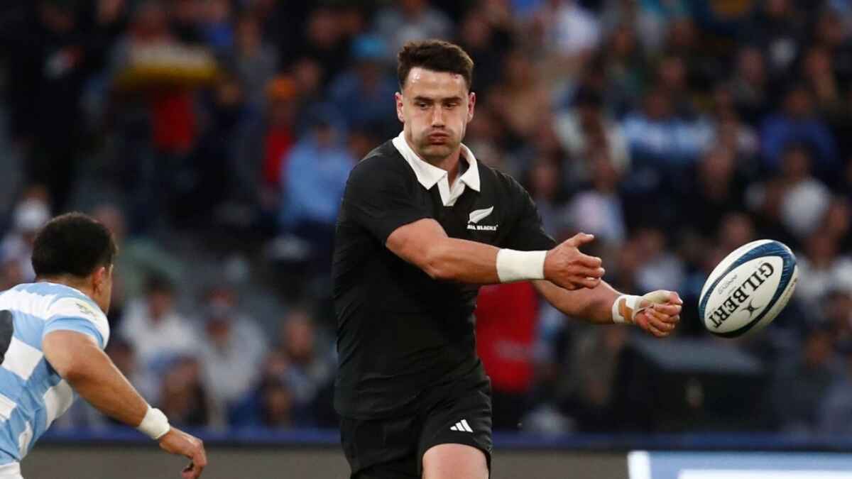 Note how New Zealand’s Will Jordan has hips facing up the pitch. He has created power through the torque of his core