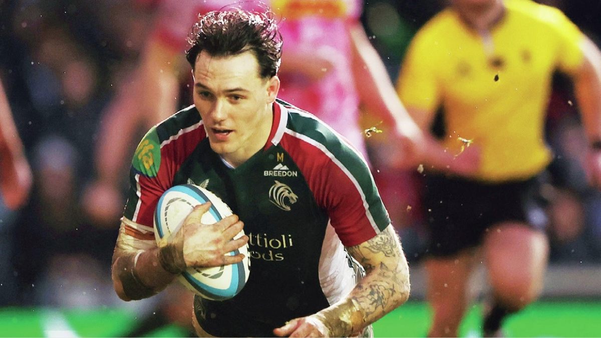 Will Wand dives over to score for Leicester Tigers