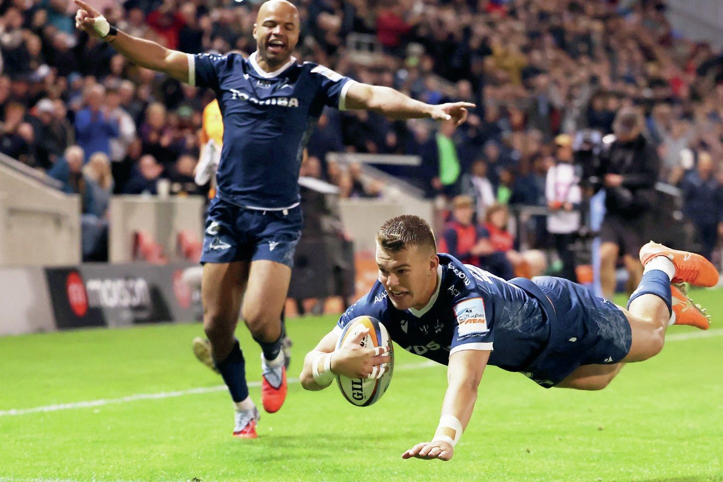 Joe Carpenter scores Sale Sharks’ third try