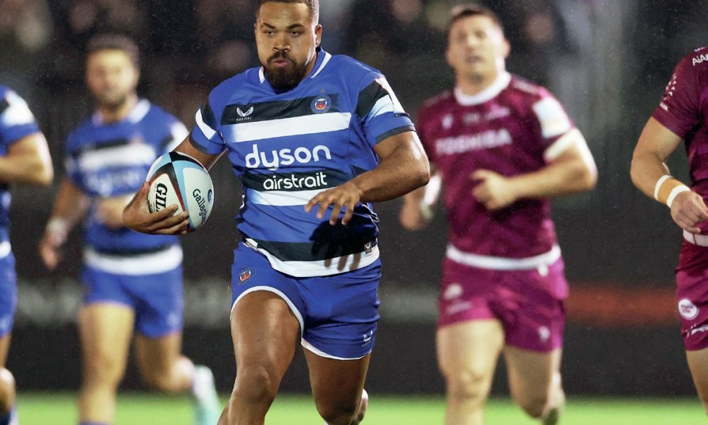 Bath centre Ollie Lawrence is back and available to Steve Borthwick
