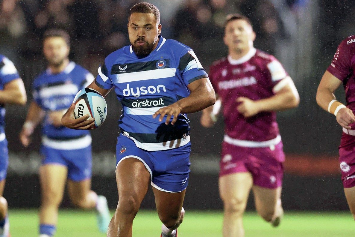 Bath centre Ollie Lawrence is back and available to Steve Borthwick