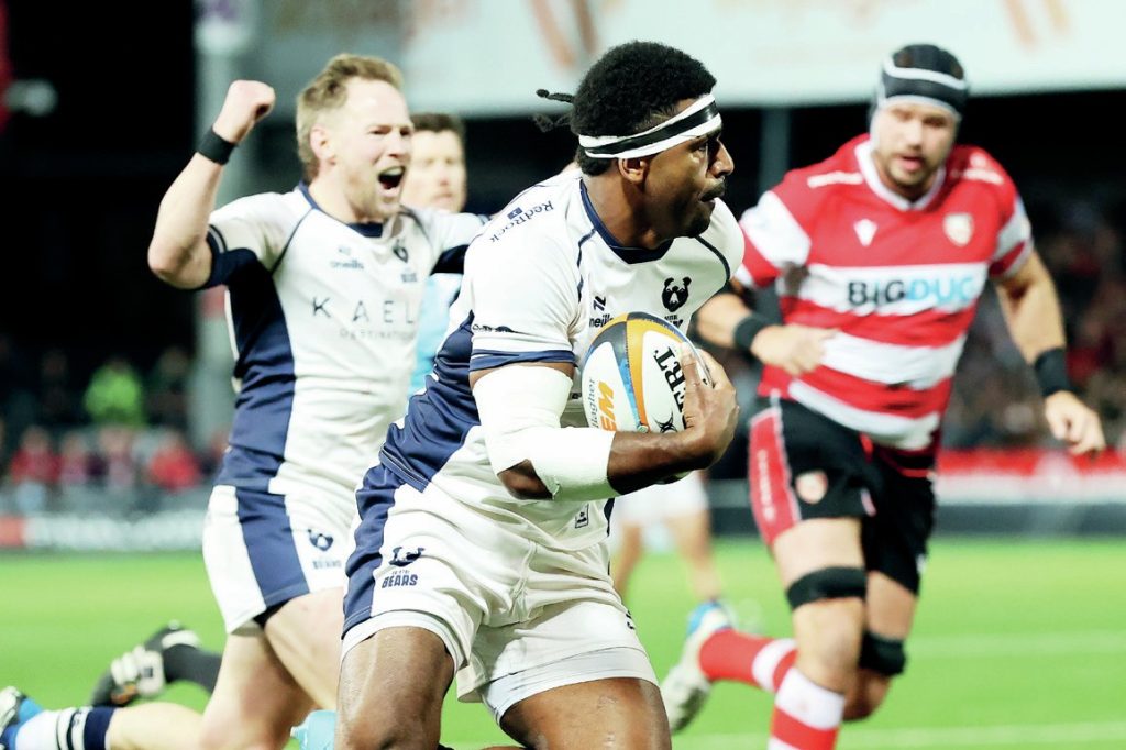 Kalaveti Ravouvou breaks clear to score Bristol Bears' seventh try