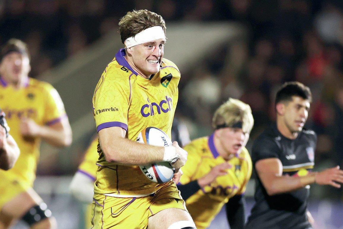 Alex Coles on his way to the try line for Northampton Saints