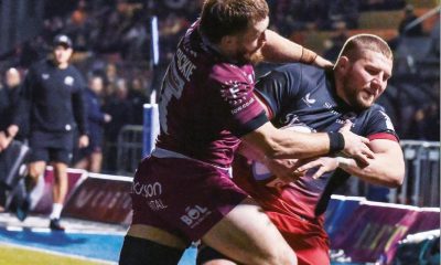 Luke Cowan-Dickie tackles Tom Willis