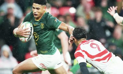 Sacha Feinberg-Mngomezulu runs in the second try for South Africa