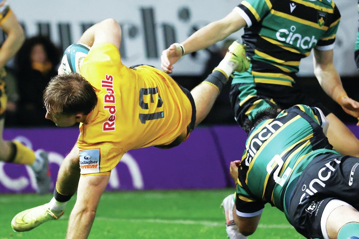 Stewart Moore scores for Newcastle Red Bulls