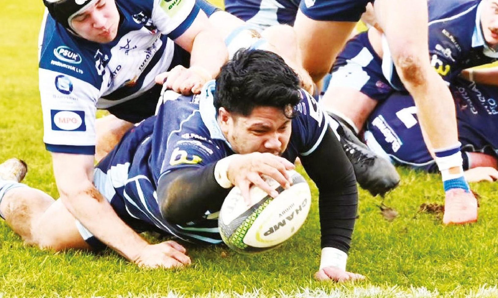 Fred Tuilagi scores for Bedford Blues