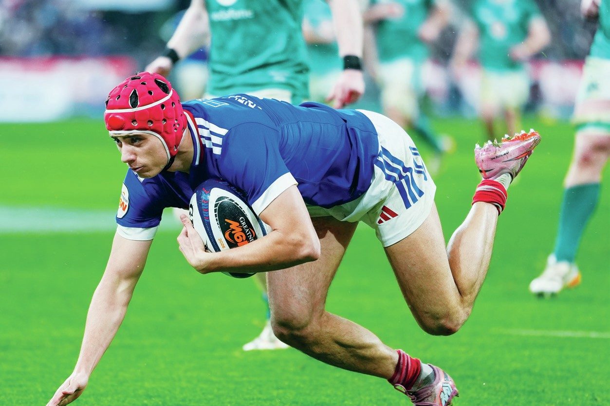 Winger Louis Bielle-Biarrey scoring a try against Ireland