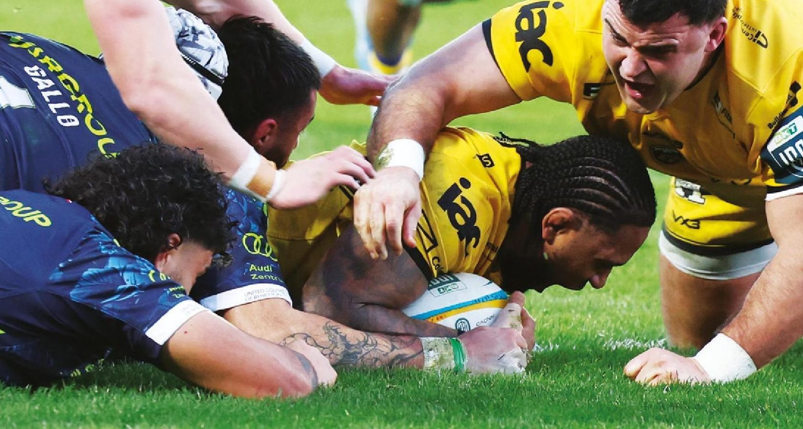 Levi Douglas goes over for the Dragons