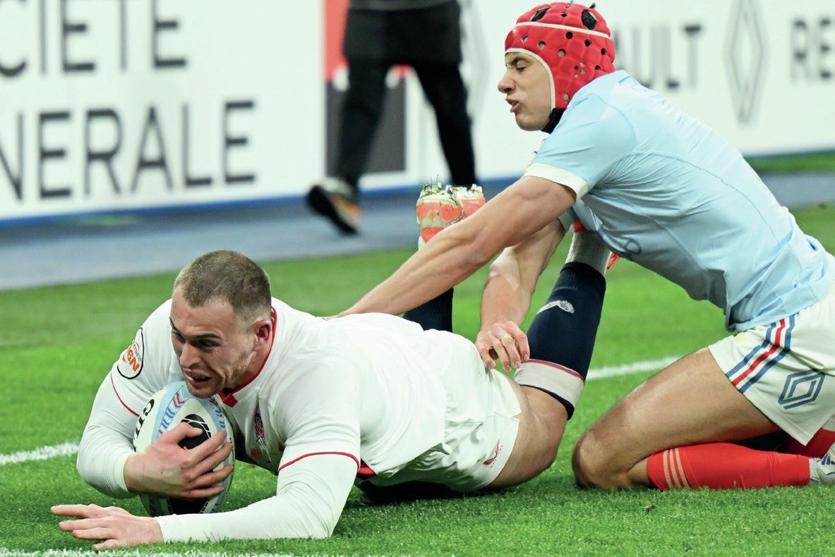 Tom Roebuck scores England’s first under pressure from France’s Louis Bielle-Biarrey